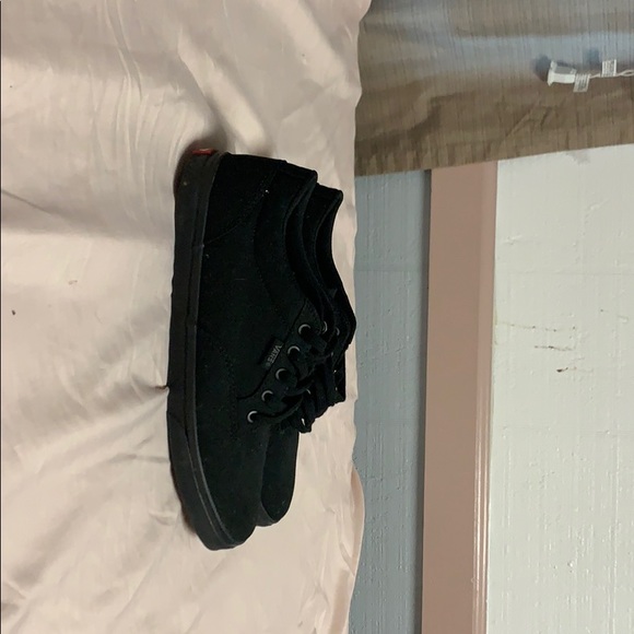 Vans - Picture 3 of 3